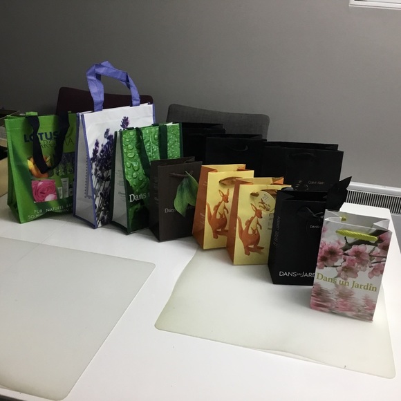 Dans Un Jardin and others shopping bags lot - Picture 1 of 8